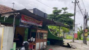 pemilik-warung-bakso-babi-di-Bantul-Jogja-menyesal-kini-viral-di-media-sosial.jpg