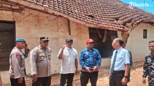 pemkab-sumenep-tinjau-rumah-rusak-di-talango.jpg
