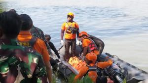 petugas-SAR-gabungan-berhasil-evakuasi-jenazah-MO-korban-tenggelam-di-Sungai-Kali-Surabaya.jpg