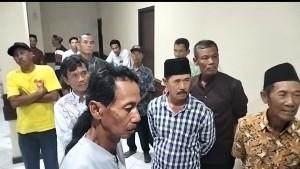 puluhan-petani-di-surabaya-utara-menolak-pembangunan-sr-di-lahannya.jpg