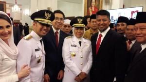 renville-antonio-bersama-khofifah-indar-parawansa-emil-dardak-dan-arumi-bachsin.jpg