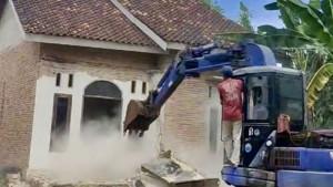 rumah-dirobohkan-TKW-setelah-bercerai-dari-suaminya.jpg
