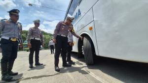 satlantas-dan-dishub-polres-ponorogo-ramp-check-saat-operasi-zebra-2025.jpg