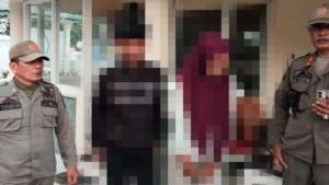 satpol-pp-jombang-ciduk-sejoli-bermesraan-di-alun-alun.jpg