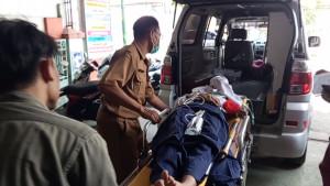 siswi-smpn-1-boyolangu-dilarikan-ke-puskesmas-usai-diduga-keracunan-mbg.jpg