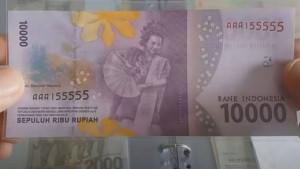tren-Rp-10000-di-tangan-istri-yang-tepat.jpg