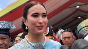 viral-Menpar-Widiyanti-mandi-pakai-air-galon-saat-dinas.jpg