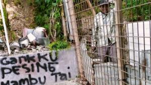 warga-merasa-terganggu-dengan-ulah-Ari-menutup-jalan-umum.jpg