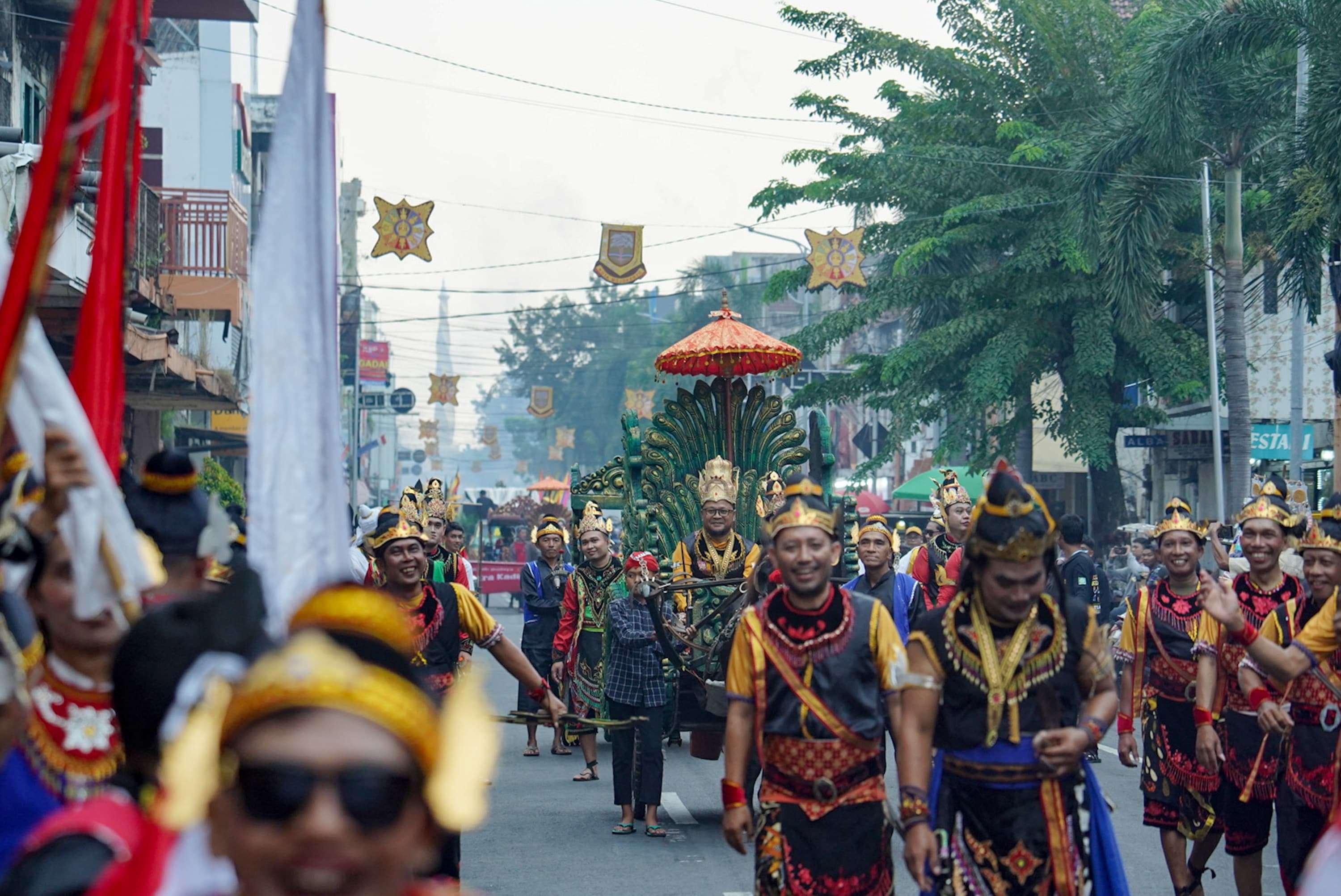Meriahnya Kirab Budaya Mojo Bangkit 2025, Penuh Makna Filosofis dan Pesan Moral