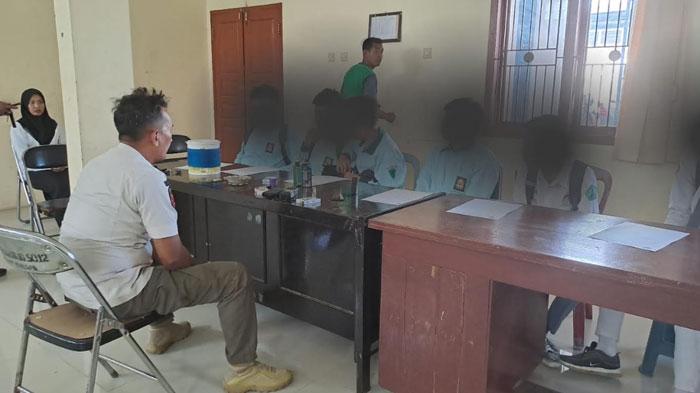 6-Pelajar-Bolos-Sekolah-Terjaring-Razia-Satpol-PP-Sampang-Orang-Tua-Ikut-Dipanggil.jpg
