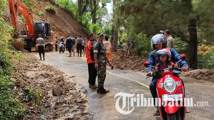 7-jam-tertutup-longsor-jalur-utama-penghubung-antarkecamatan-Trenggalek-Bendungan-bisa-dilewati.jpg