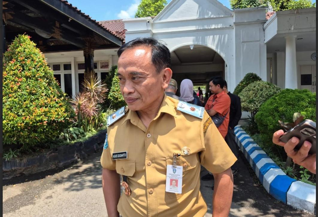 Agus-Sugiharto-saat-di-depan-Pringgitan-sebutan-rumah-dinas-Bupati-Ponorogo.jpg