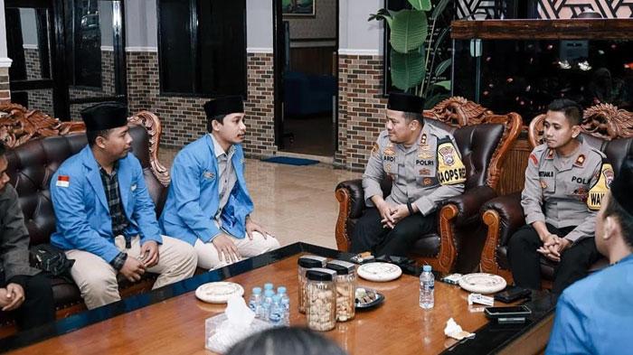 Aktivis-mahasiswa-PMII-Jombang-Jawa-Timur-saat-mendatangi-Kapolres-Jombang.jpg