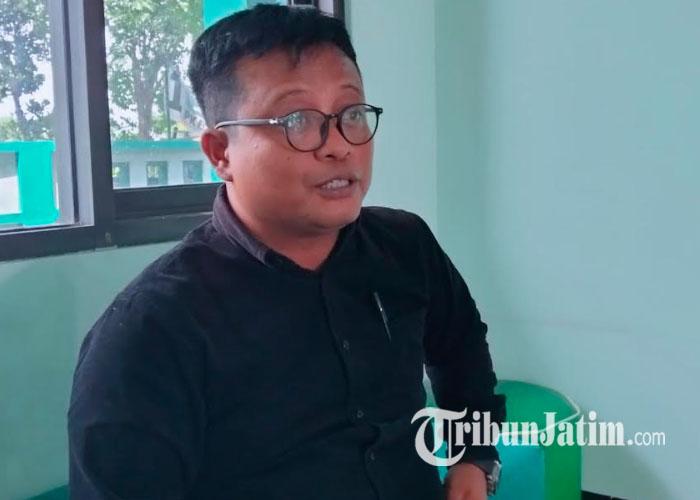 Anas-Burhani-Ketua-Komisi-B-DPRD-Kabupaten-Jombang-saat-dikonfirmasi-awak-media-di-Kantor-DPC-PKB.jpg
