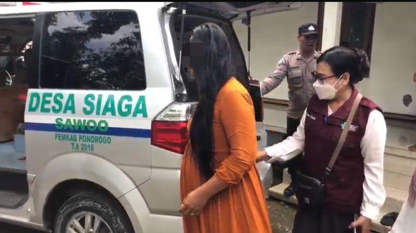 Aneh-tapi-nyata-seorang-ibu-hamil-asal-Kecamatan-Sawoo-Kabupaten-Ponorogo.jpg