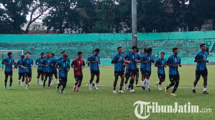Arema-FC-saat-menjalani-latihan-di-Stadion-Gajayana-Malang2.jpg