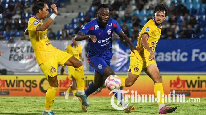 Arema FC Kalah Telak 0-3 dari Persik Kediri, Ze Gomes Minta Maaf pada Aremania