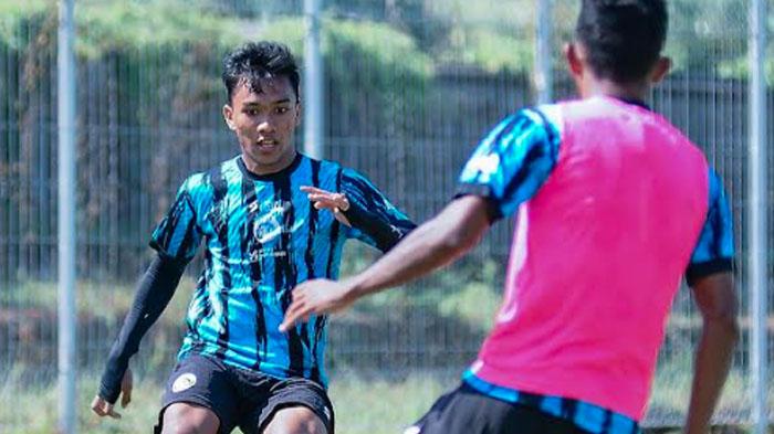 Arkhan-Fikri-saat-menjalani-latihan-bersama-Arema-FC-di-Bali.jpg