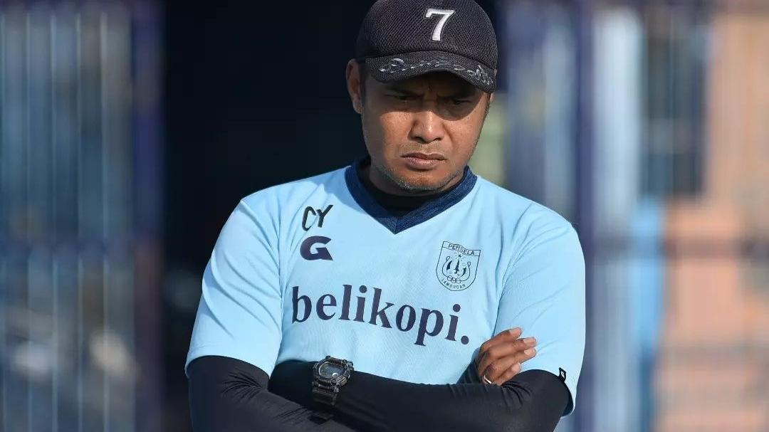 Asisten-pelatih-Persela-Lamongan-Charis-Yulianto.jpg