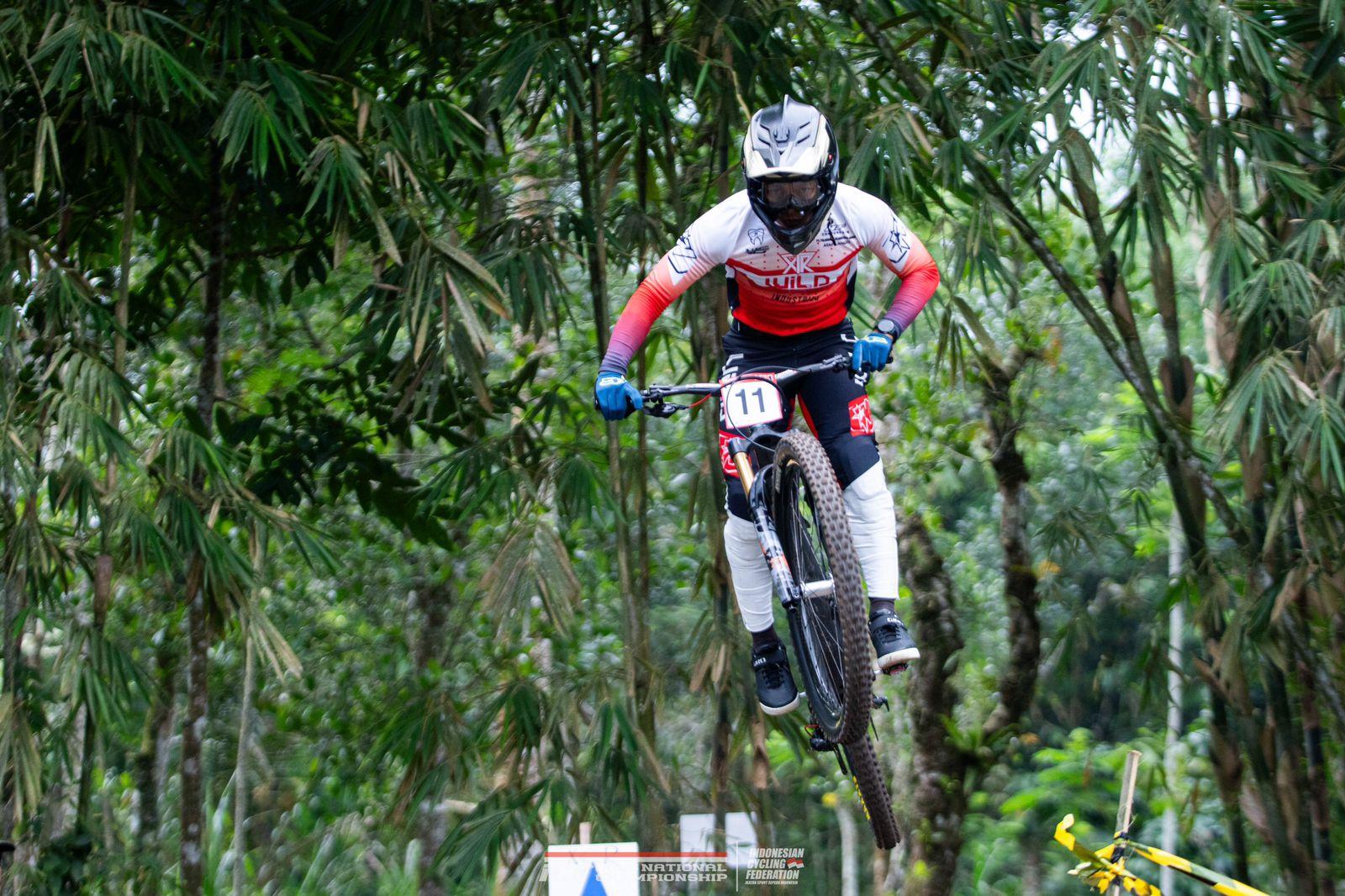 Kisah Rendy Varera, Atlet Balap Sepeda Kediri yang Rela Jual Mobil untuk Emas SEA Games 2025