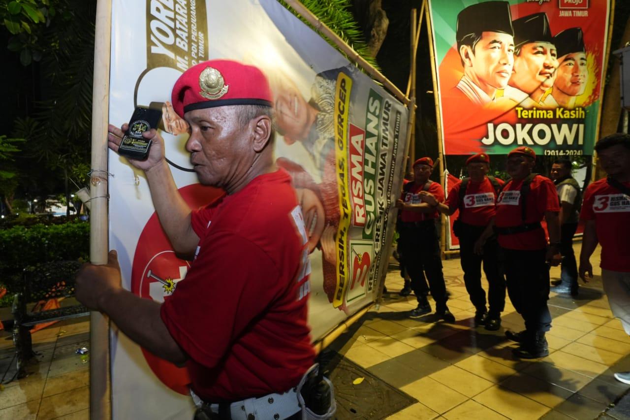 Masuki Masa Tenang Pilkada 2024, KPU Copot Alat Peraga Kampanye Secara Serentak di Jatim