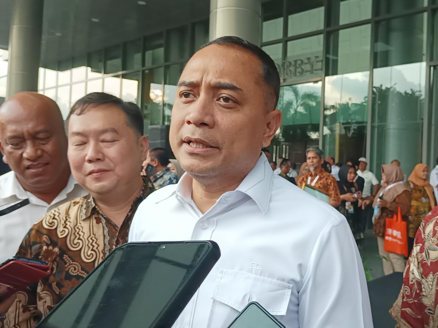 BERI-PENJELASAN-Wali-Kota-Surabaya-Eri-Cahyadi-ketika-dikonfirmasi.jpg