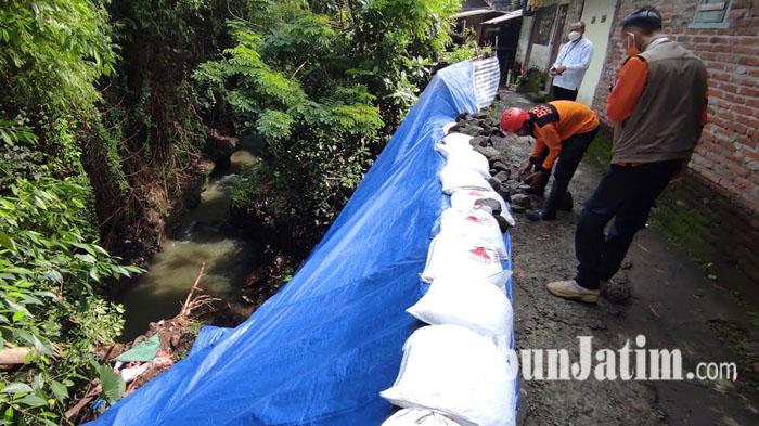 Detik-detik Longsor di Tebing Kali Lahar Blitar, Terdengar Suara Gemuruh, Warga: Pohon Ikut Terbawa