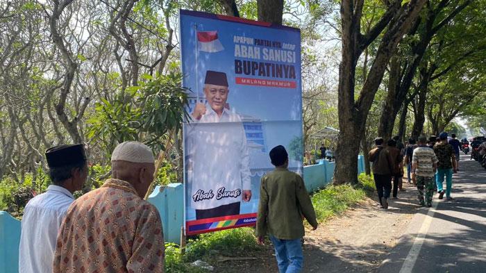 Banner-Sanusi-bermunculan-di-sepanjang-Jalan-Raya-Kepanjen-Pakisaji.jpg