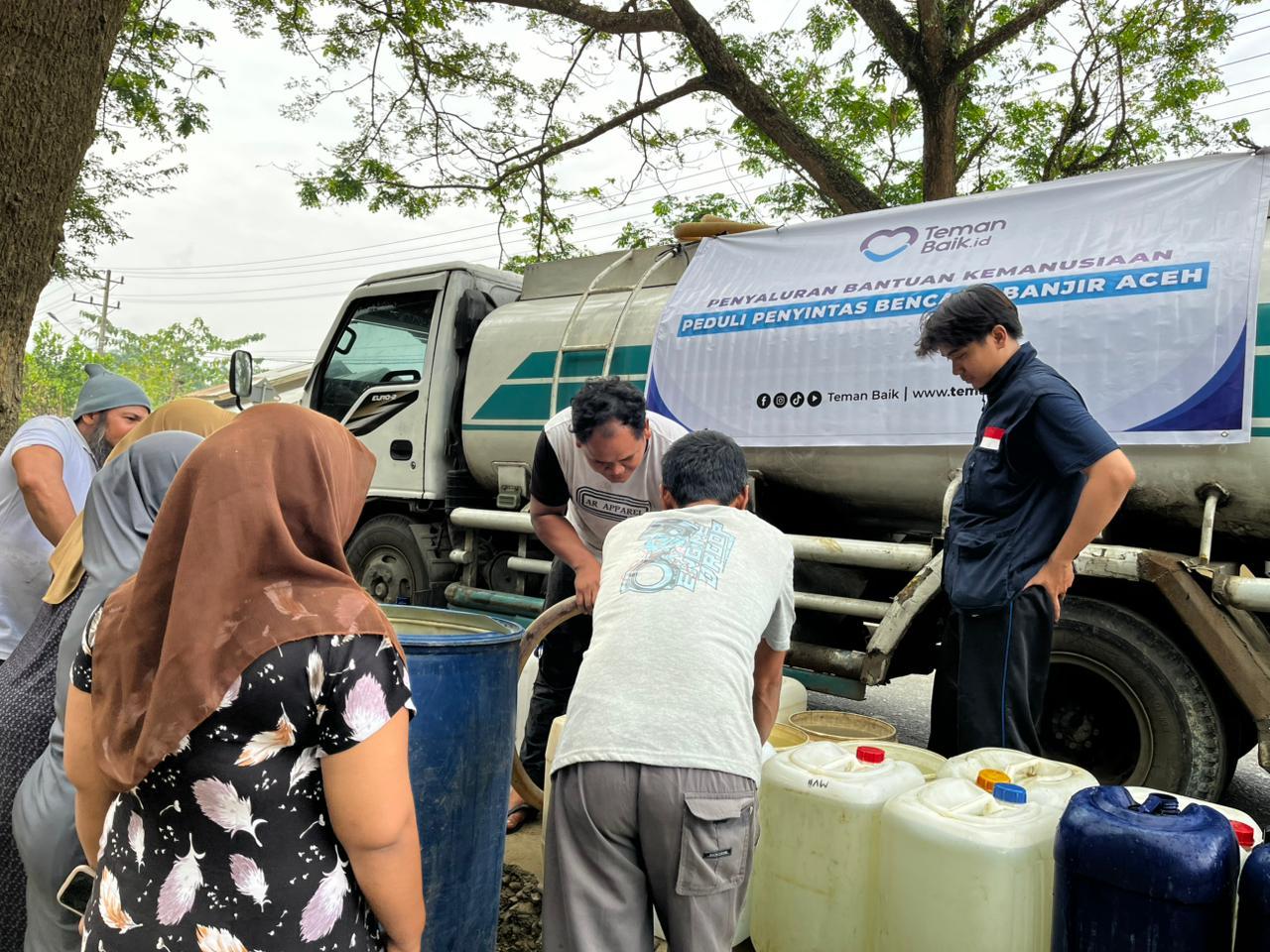 Bantu-Pemulihan-Korban-Bencana-Banjir-Teman-Baik-Hadirkan-Bantuan.jpg