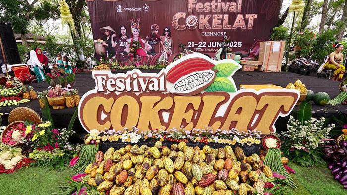 Banyuwangi-menggelar-Festival-Cokelat-Banyuwangi-di-destinasi-wisata-Waduk-Sidodadi.jpg