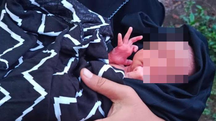 Bayi-yang-dibuang-oleh-orang-tuanya-di-Kecamatan-Muncar-Banyuwangi.jpg
