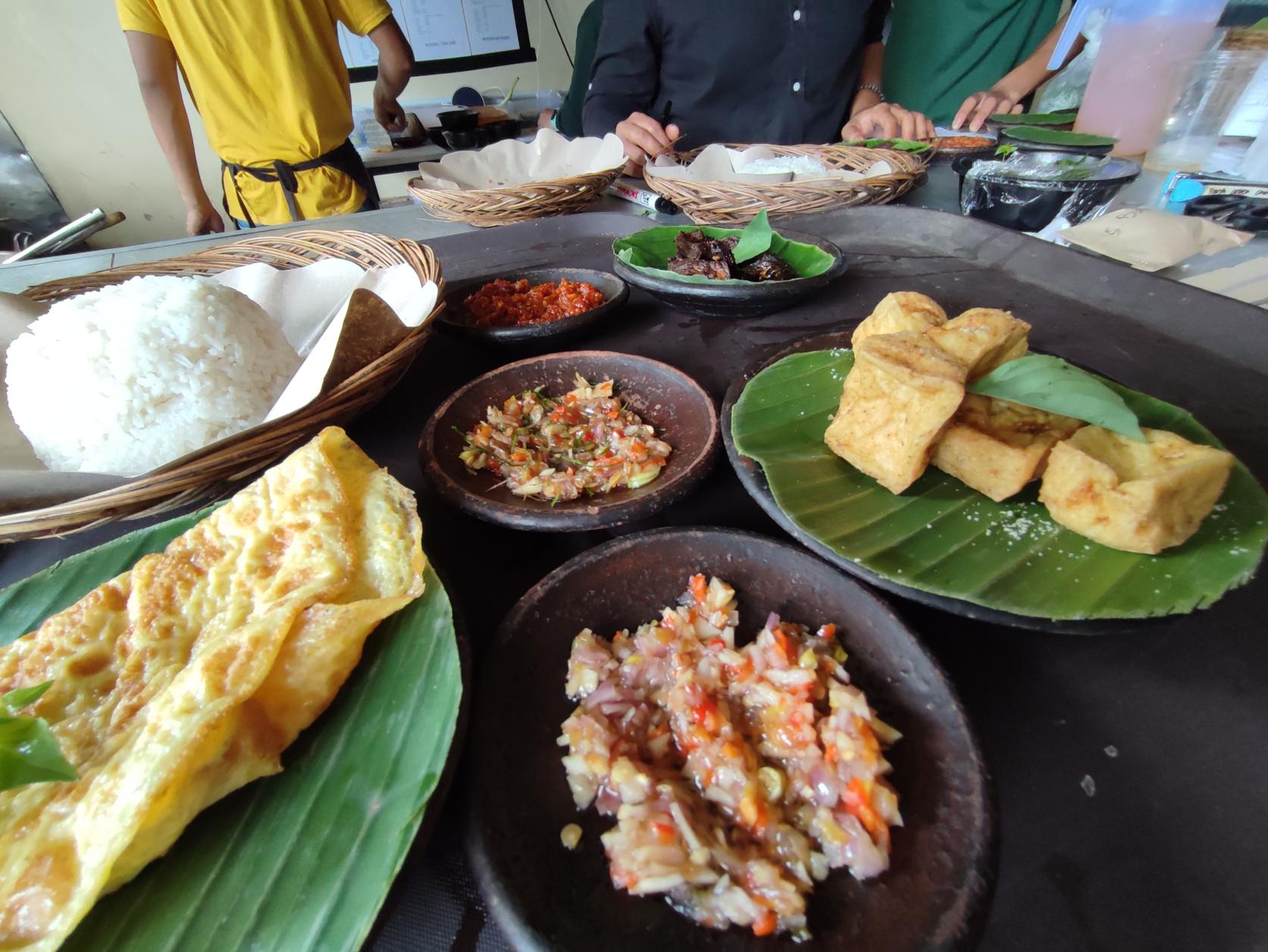 Cicipi Pedasnya Puluhan Sambal dari Penjuru Tanah Air di Warung Aneka Sambal Nusantara Banyuwangi