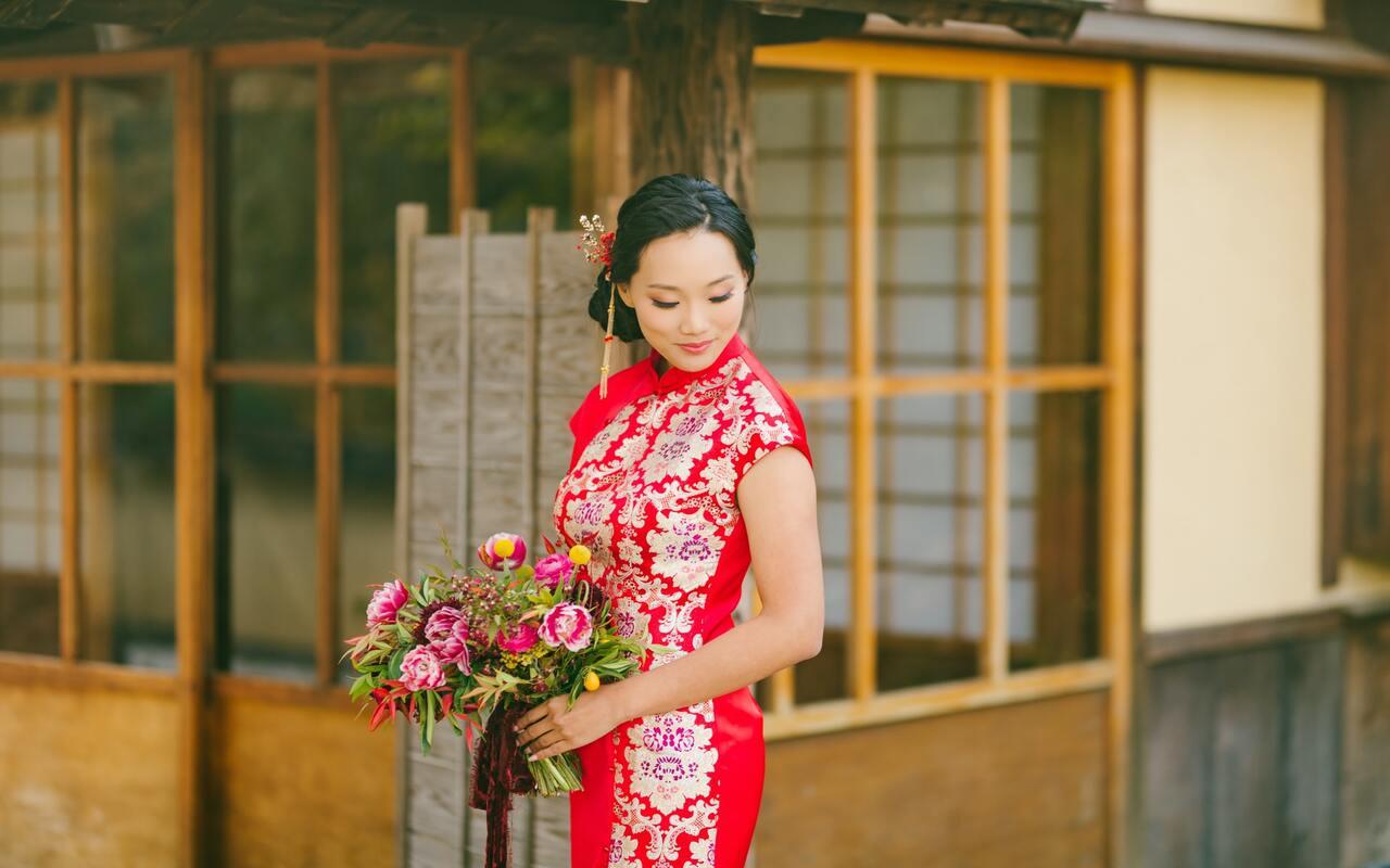 Berikut-look-baju-cheongsam-modern-yang-bikin-penampilan-jadi-kece.jpg