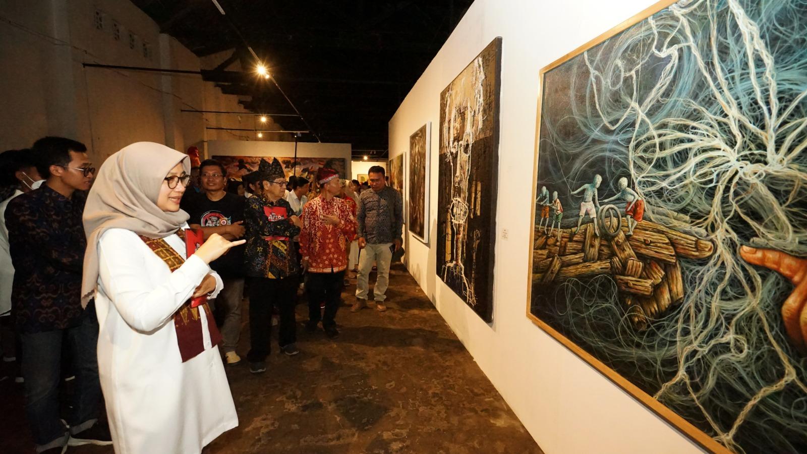 Pameran Lukisan ArtOs Nusantara di Banyuwangi Sajikan Karya Berkelas, Panggung Kolaborasi Seniman