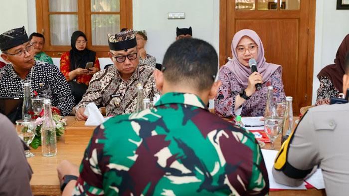 Bupati-Ipuk-usai-Rapat-Koordinasi-bersama-jajaran-Forkopimda-Kamis-2472025.jpg