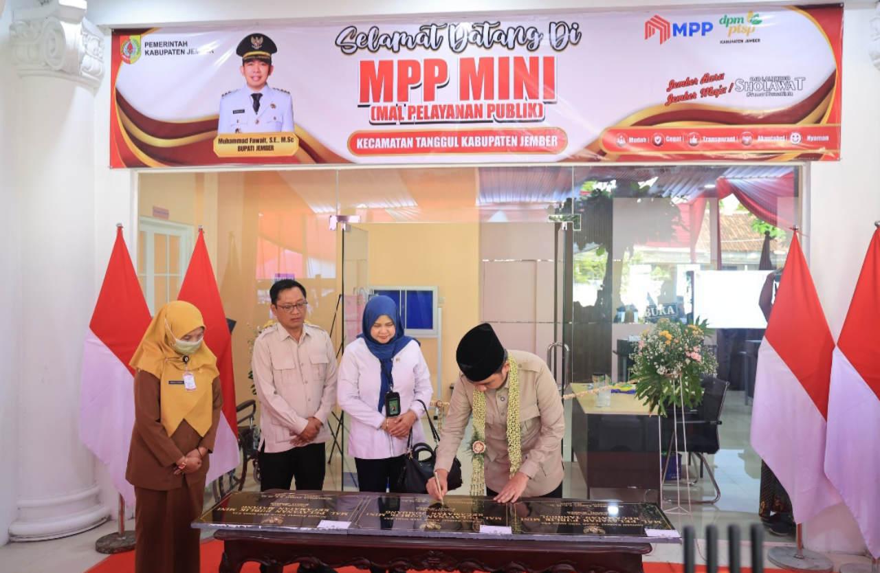 Bupati-Jember-Muhammad-Fawait-meresmikan-MPP-Mini-di-Kecamatan-Tanggul.jpg