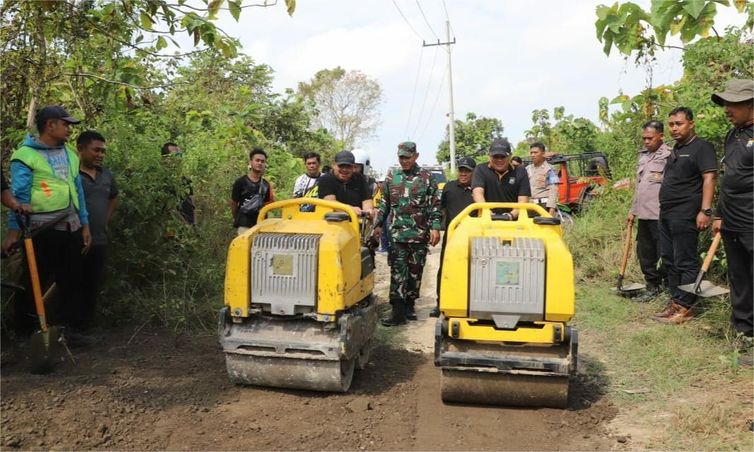 Bupati-Jombang-Warsubi-Tinjau-Rencana-Pembangunan-Jalan.jpg