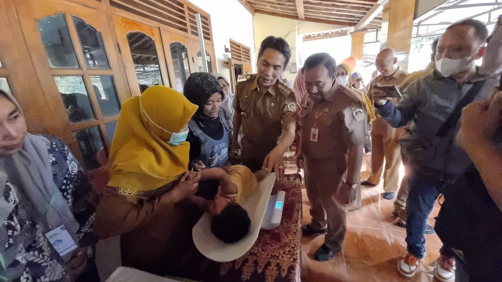 Sukseskan Bulan Timbang Anak, Bupati Madiun Ajak Masyarakat Bawa Balita ke Posyandu