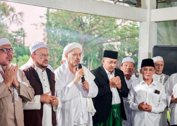 Bupati-Pasuruan-Rusdi-Sutejo-dan-Shobih-Asrori-hadiri-Ziaroh-Kubro-di-Makam-Serambi-Winongan.jpg