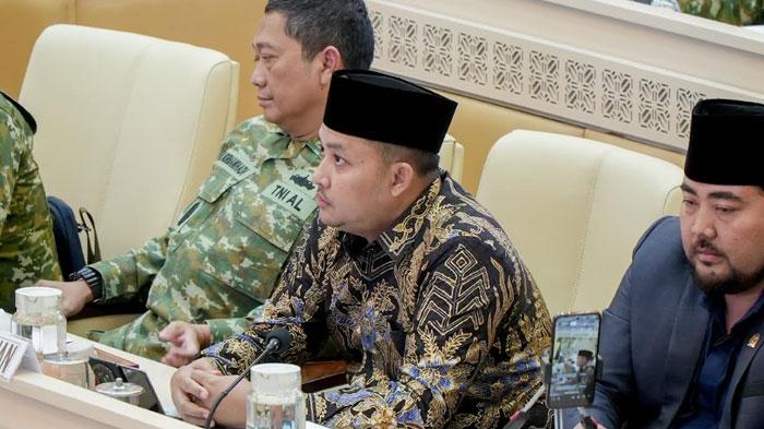 Bupati-Pasuruan-Rusdi-Sutejo-membuka-RDP-dan-RDPU-bersama-Komisi-II-DPR-RI.jpg
