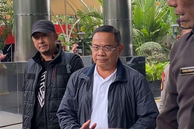 Bupati-Pati-Sudewo-tiba-di-Gedung-Komisi-Pemberantasan-Korupsi-KPK-Merah-Putih.jpg