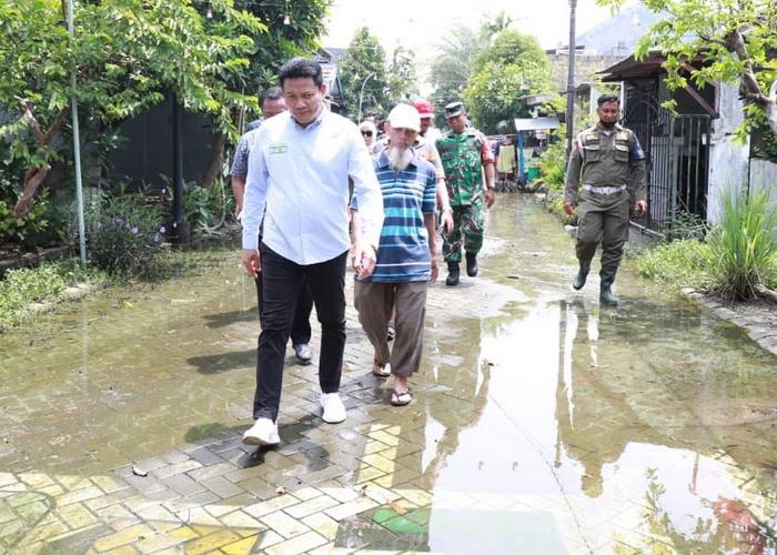 Bupati-Sidoarjo-Subandi-sidak-ke-sejumlah-lokasi-banjir-di-sidoarjo.jpg