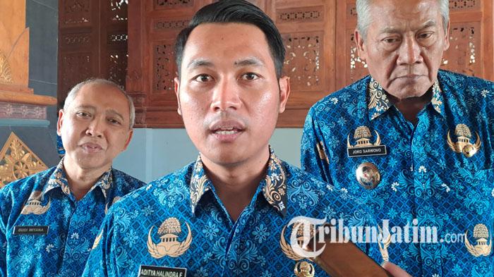 Bupati-Tuban-Aditya-Halindra-Faridzky-dan-jajaran-pejabat-saat-memberikan-keterangan-pers-2025.jpg