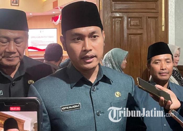 Bupati-Tuban-Aditya-Halindra-Faridzky-jelaskan-pengisian-kursi-Direktur-Perseroda-RSM-Tuban.jpg