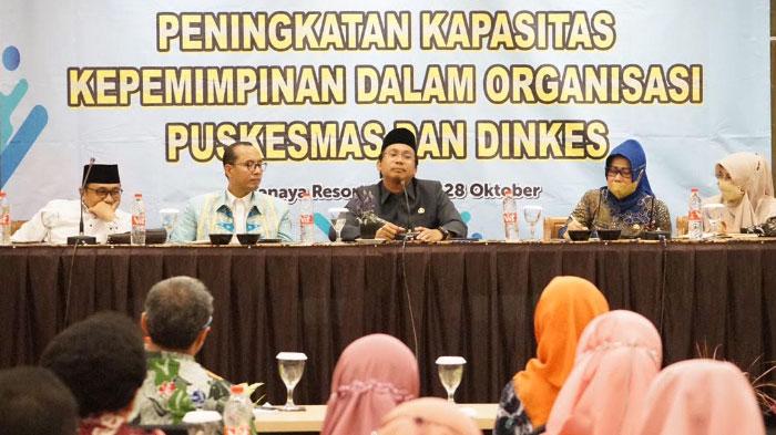 Bupati-saat-menghadiri-acara-pelatihan-untuk-para-kepala-Puskesmas-di-Sidoarjo.jpg