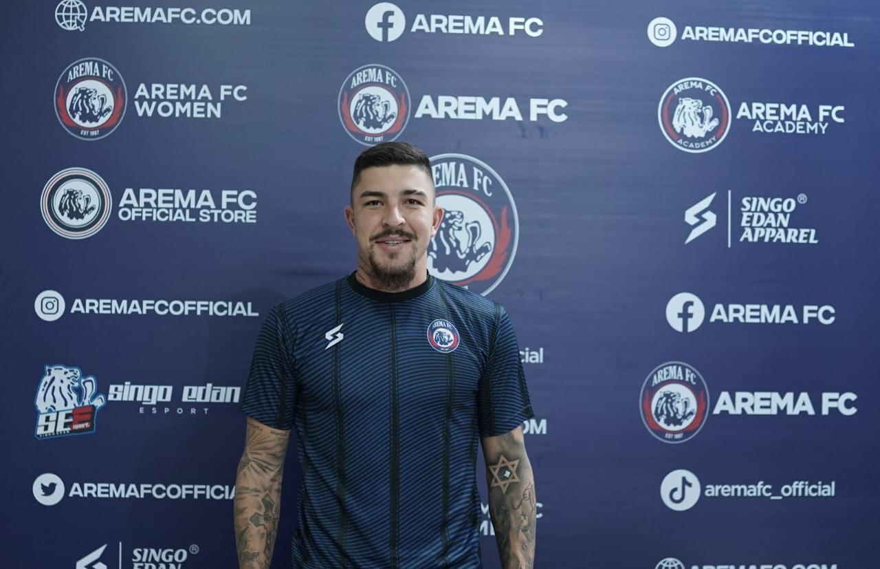 Charles-Raphael-saat-diperkenalkan-Arema-FC.jpg