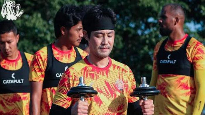 Choi-Bo-Kyung-kembali-menjalani-latihan-bersama-Arema-FC-usai-sembuh-dari-cedera.jpg