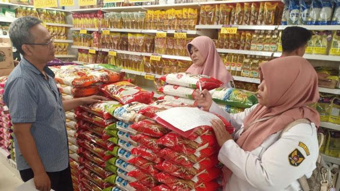 DKPP-Kota-Kediri-saat-melakukan-pemantauan-harga-bahan-pokok.jpg