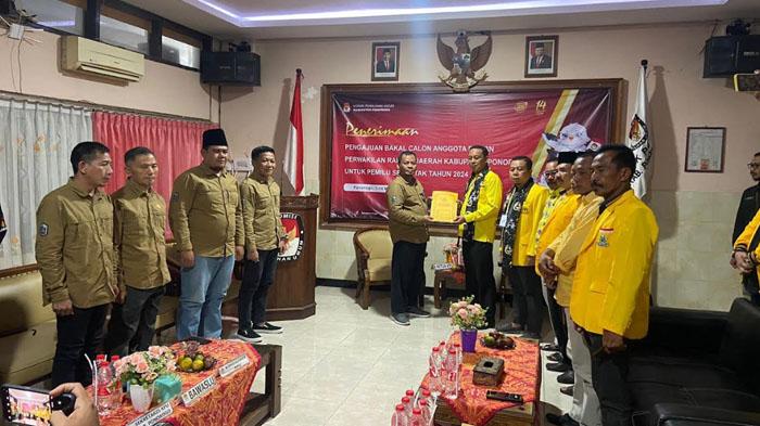 DPD-Partai-Golkar-Ponorogo-saat-mendaftar-ke-KPU-waktu-Pemilu-2024-lalu.jpg