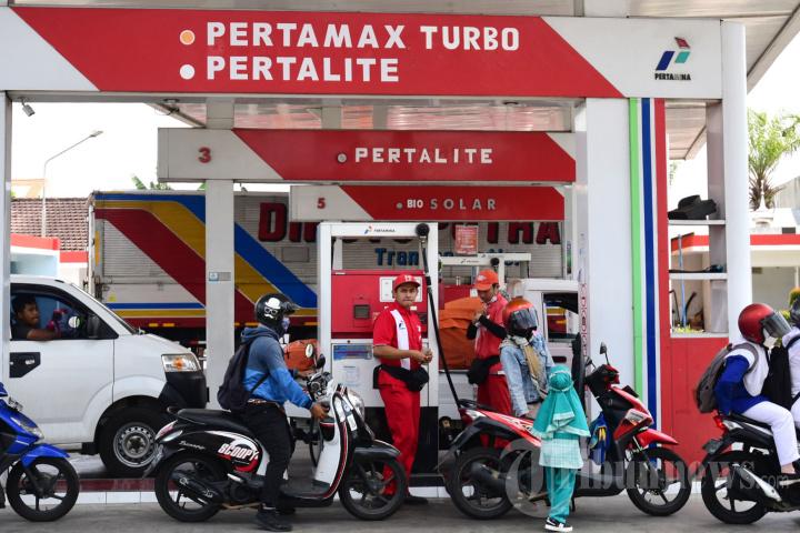 Nomor Telepon Dirut Pertamina Disebar, Tanggapi Kasus BBM Oplosan dan Isu Transparansi